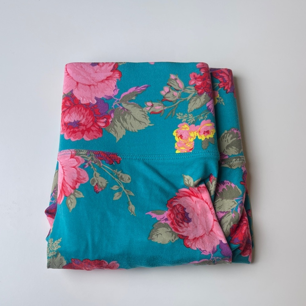 Cute Booty Aqua Floral Leggings (No Front Seam)